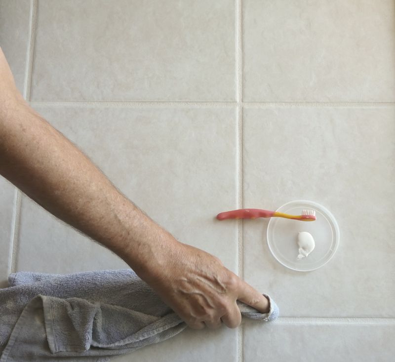 Applying Grout Sealant